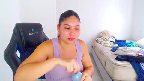 Snapshot of blumbum chatting on October 19, 2025, 9:37 pm  Hey guysI am BrendaWelcome my room online show from October 19, 2025, 9:37 pm