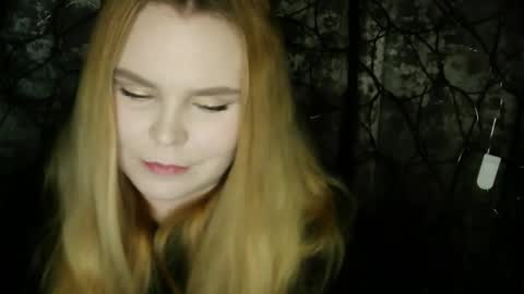 blushing_star online show from December 15, 2025, 4:33 pm