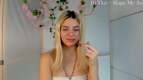Snapshot of blushkitty chatting on October 10, 2025, 7:07 am Chloe online show from October 10, 2025, 7:07 am