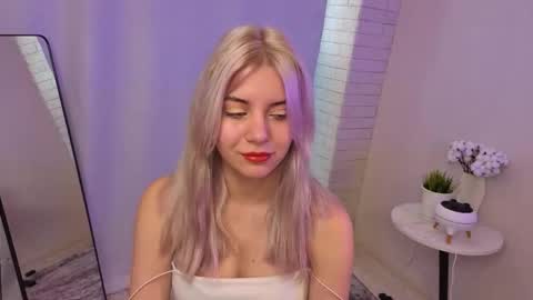 Snapshot of blushkitty chatting on October 28, 2025, 6:28 am Chloe online show from October 28, 2025, 6:28 am