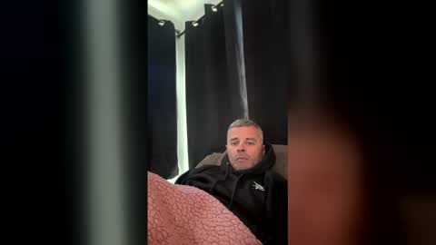 Snapshot of bmatt1903 chatting on December 19, 2025, 7:32 pm BMATT1903 online show from December 19, 2025, 7:32 pm