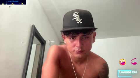 Bob  INDEPENDENT MODEL online show from December 19, 2025, 3:19 pm