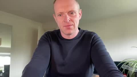 Snapshot of boegieboy76 chatting on October 14, 2025, 12:17 pm ask me online show from October 14, 2025, 12:17 pm