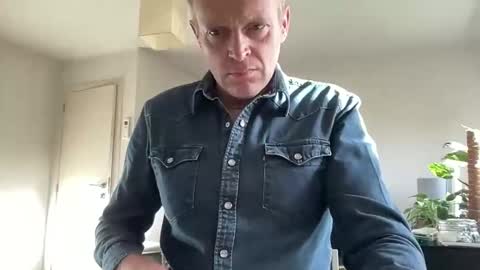 Snapshot of boegieboy76 chatting on November 4, 2025, 8:35 am ask me online show from November 4, 2025, 8:35 am