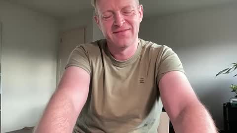 Snapshot of boegieboy76 chatting on November 25, 2025, 8:47 am ask me online show from November 25, 2025, 8:47 am