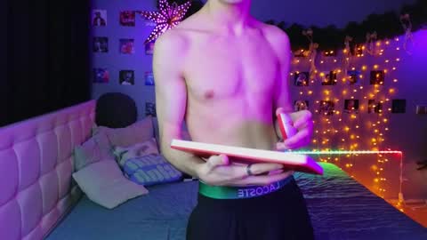 ALEXPVT IS OPEN online show from December 31, 2024, 12:21 am