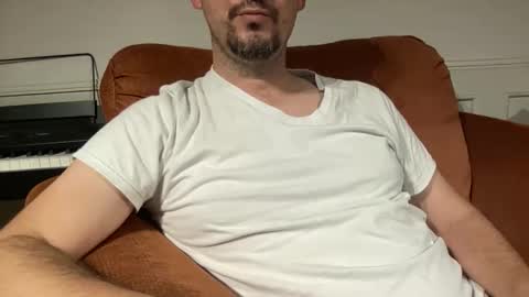 Snapshot of boludopeludo chatting on October 27, 2025, 2:37 am edilsonrd online show from October 27, 2025, 2:37 am