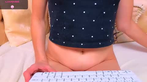 Mia online show from December 19, 2025, 3:46 am