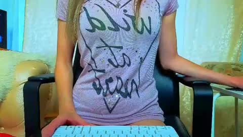 Mia online show from May 24, 2026, 3:11 am
