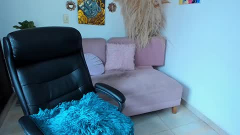  Salma Independent Model online show from January 30, 2025, 4:02 pm