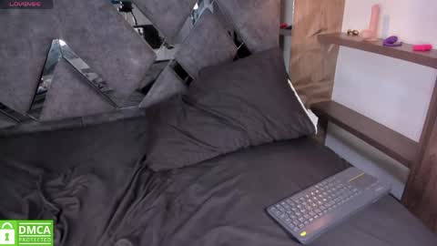 Bombon online show from April 29, 2026, 4:49 am