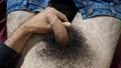 Snapshot of bomvemcam chatting on April 15, 2026, 9:05 am Im Bom - Tip if You Liked my Hairy Body - Private Show is Open - Read more about me in the bio below online show from April 15, 2026, 9:05 am