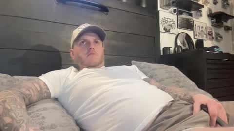 Snapshot of boner4you1994 chatting on February 4, 2025, 9:17 am boner4you1994 online show from February 4, 2025, 9:17 am