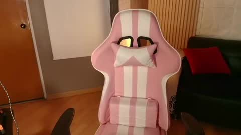 bonnali_lune online show from June 13, 2026, 4:43 am