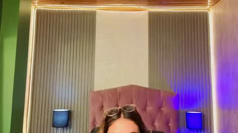 bonnali_lune online show from June 14, 2026, 4:36 am
