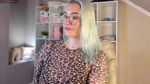 Vickie online show from September 17, 2025, 8:27 am