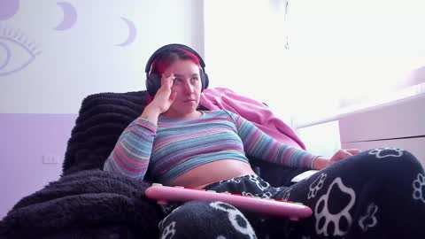 Snapshot of bonnie_moon_ chatting on October 6, 2025, 5:43 pm Bonnie Help me reach 500 likes online show from October 6, 2025, 5:43 pm