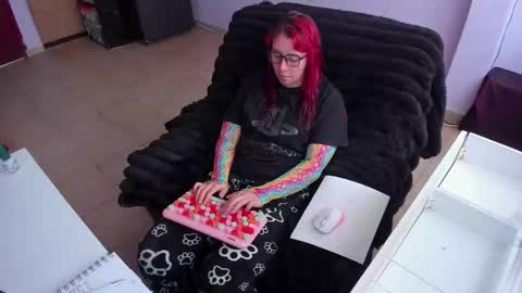 Snapshot of bonnie_moon_ chatting on October 7, 2025, 6:38 pm Bonnie Help me reach 500 likes online show from October 7, 2025, 6:38 pm