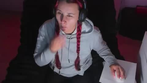 Snapshot of bonnie_moon_ chatting on October 22, 2025, 10:31 pm Bonnie Help me reach 500 likes online show from October 22, 2025, 10:31 pm