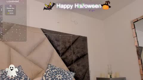   online show from October 31, 2025, 11:39 pm