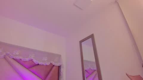 Snapshot of bonniecute_ chatting on June 6, 2026, 12:05 am online show from June 6, 2026, 12:05 am