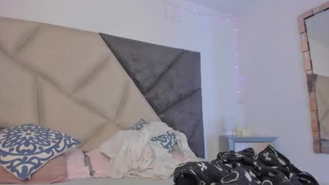 Snapshot of bonniecute_ chatting on June 11, 2026, 12:08 am online show from June 11, 2026, 12:08 am