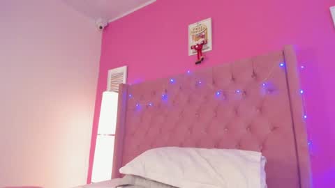 Snapshot of bonniepark_ chatting on December 21, 2024, 4:46 pm Bonnie online show from December 21, 2024, 4:46 pm