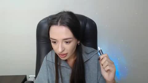 Bonnie online show from November 28, 2025, 1:03 pm