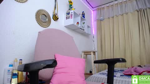 Soffy Brooks Independent model online show from February 15, 2025, 12:01 pm