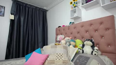 Soffy Brooks Independent model online show from October 6, 2025, 4:10 am