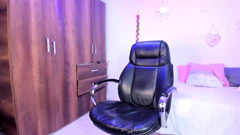 sofia  online show from December 17, 2025, 5:30 pm