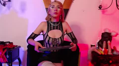  bonnybonnet  online show from September 23, 2025, 12:19 pm