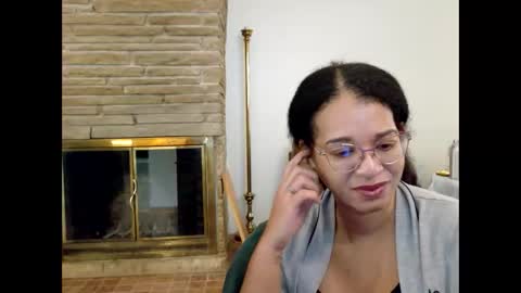 Snapshot of bonvivantb chatting on October 21, 2025, 1:23 pm Queen Bon Vivantt online show from October 21, 2025, 1:23 pm