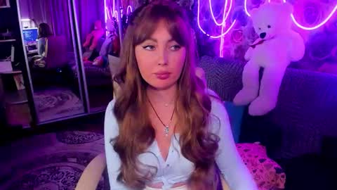 Snapshot of bonybenessy chatting on November 3, 2025, 7:37 pm Mira online show from November 3, 2025, 7:37 pm