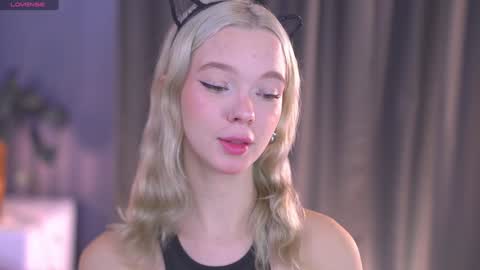 Alina online show from October 17, 2025, 8:06 am