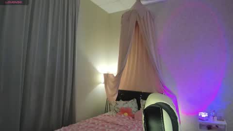 Milena online show from October 10, 2025, 2:10 am