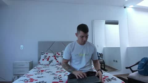 Snapshot of booyhott_ chatting on September 24, 2025, 7:28 pm booyhott_ online show from September 24, 2025, 7:28 pm