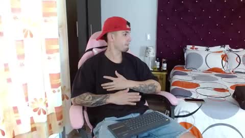 Snapshot of booyhott_ chatting on October 24, 2025, 7:32 pm booyhott_ online show from October 24, 2025, 7:32 pm