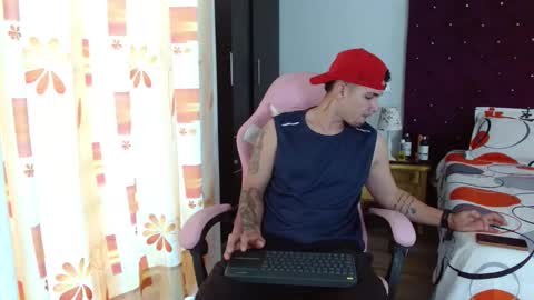 Snapshot of booyhott_ chatting on October 25, 2025, 7:52 pm booyhott_ online show from October 25, 2025, 7:52 pm