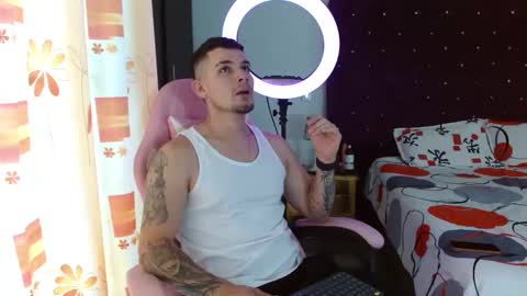 Snapshot of booyhott_ chatting on October 31, 2025, 6:53 pm booyhott_ online show from October 31, 2025, 6:53 pm