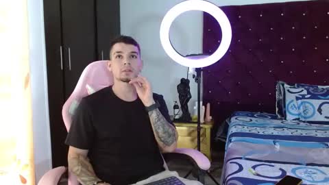 Snapshot of booyhott_ chatting on November 5, 2025, 6:52 pm booyhott_ online show from November 5, 2025, 6:52 pm