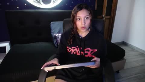 Snapshot of borbuja1 chatting on September 19, 2025, 12:06 pm borbuja online show from September 19, 2025, 12:06 pm