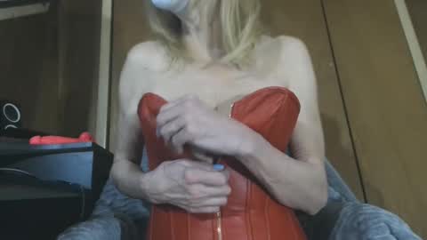 bored_housewife1985 online show from March 6, 2025, 1:46 pm