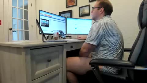 Snapshot of boredhorndog chatting on January 27, 2025, 5:04 pm Boredhorndog online show from January 27, 2025, 5:04 pm