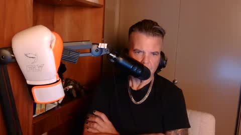 Snapshot of boss1420 chatting on October 11, 2025, 6:12 am BOSS online show from October 11, 2025, 6:12 am