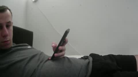 Snapshot of botisz01 chatting on November 3, 2025, 7:04 pm botisz01 online show from November 3, 2025, 7:04 pm