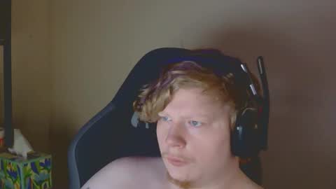 bottom_boy42069 online show from February 4, 2026, 4:35 pm