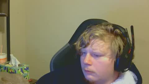 bottom_boy42069 online show from February 5, 2026, 7:46 am