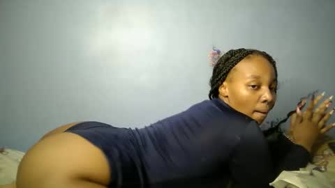 botty_queen online show from May 12, 2026, 6:43 am