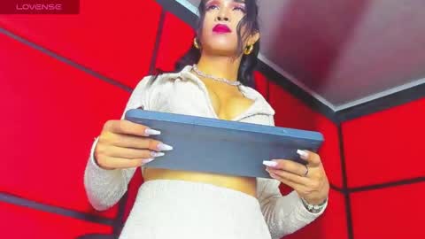 bouncing_bunnyxxx69 online show from December 23, 2025, 4:43 am